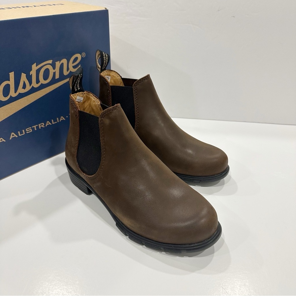 Blundstone 1970 Antique Brown Women’s Leather Chelsea Ankle Boots